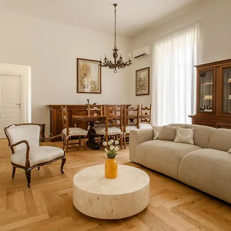 Historic Center - 3 Bedroom By The Duomo Titta & Lello Apartamento