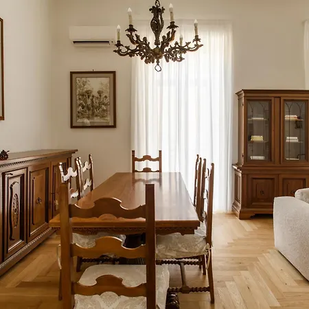 Historic Center - 3 Bedroom By The Duomo Titta & Lello Apartamento