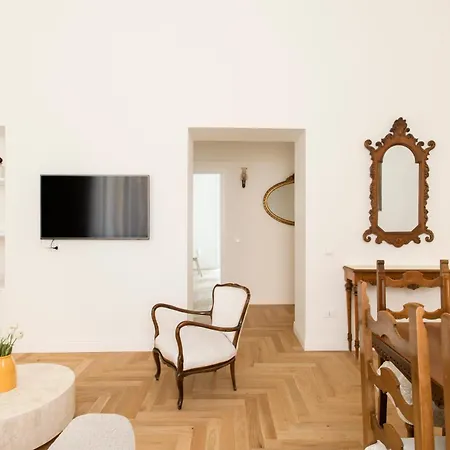 Apartamento Historic Center - 3 Bedroom By The Duomo Titta & Lello Nápoles