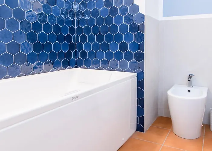 Naples Historic Center - 3 Bedroom Apartment By The Duomo Titta & Lello