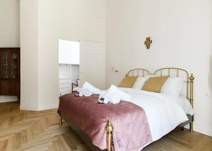 Naples Historic Center - 3 Bedroom Apartment By The Duomo Titta & Lello *