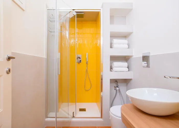 Naples Historic Center - 3 Bedroom Apartment By The Duomo Titta & Lello