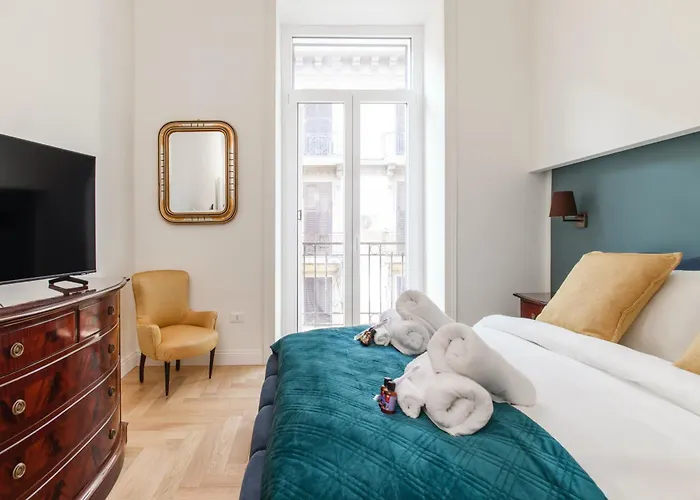 Naples Historic Center - 3 Bedroom Apartment By The Duomo Titta & Lello